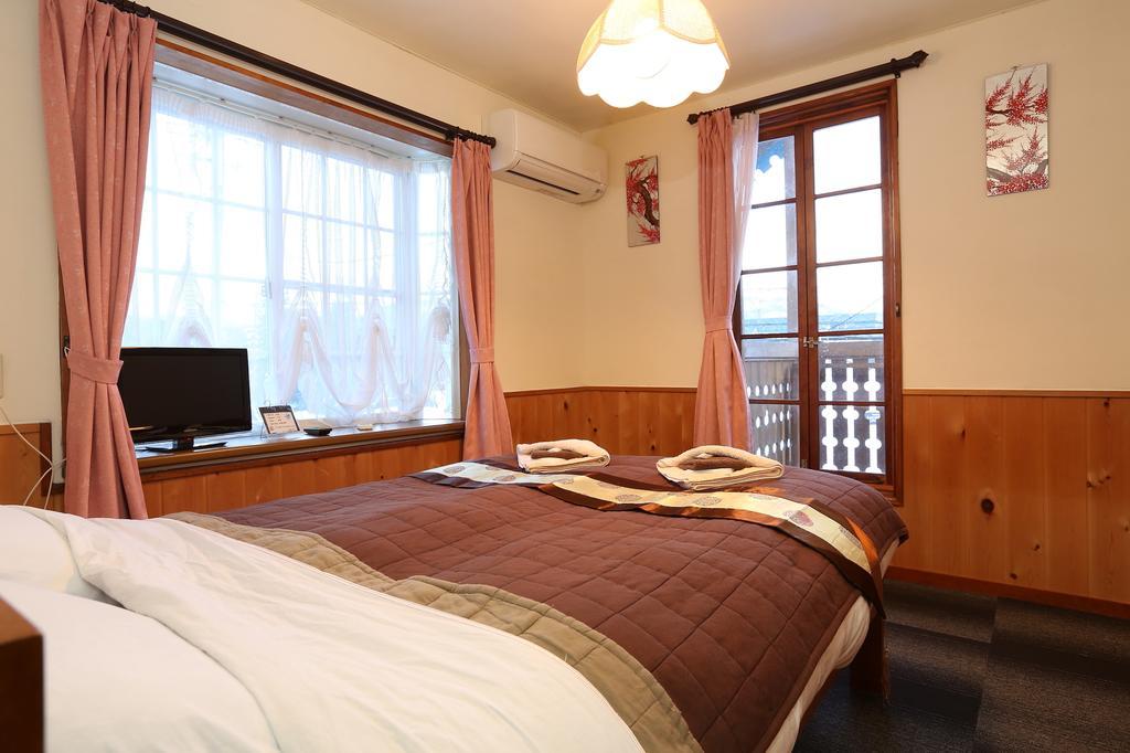 Alpine Wind Bed and Breakfast Χακούμπα Δωμάτιο φωτογραφία
